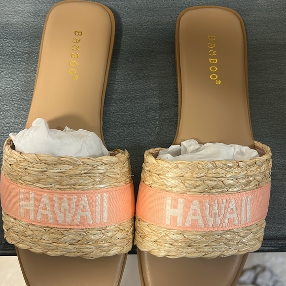 New in box ladies Bamboo brand destination Hawaii raffia slide sandals. - Picture 3 of 7